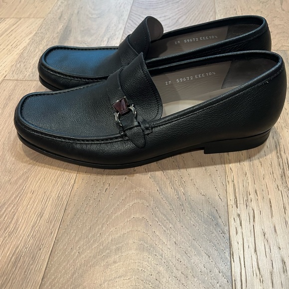 Ferragamo Men’s Black loafers size 10.5 main image 13